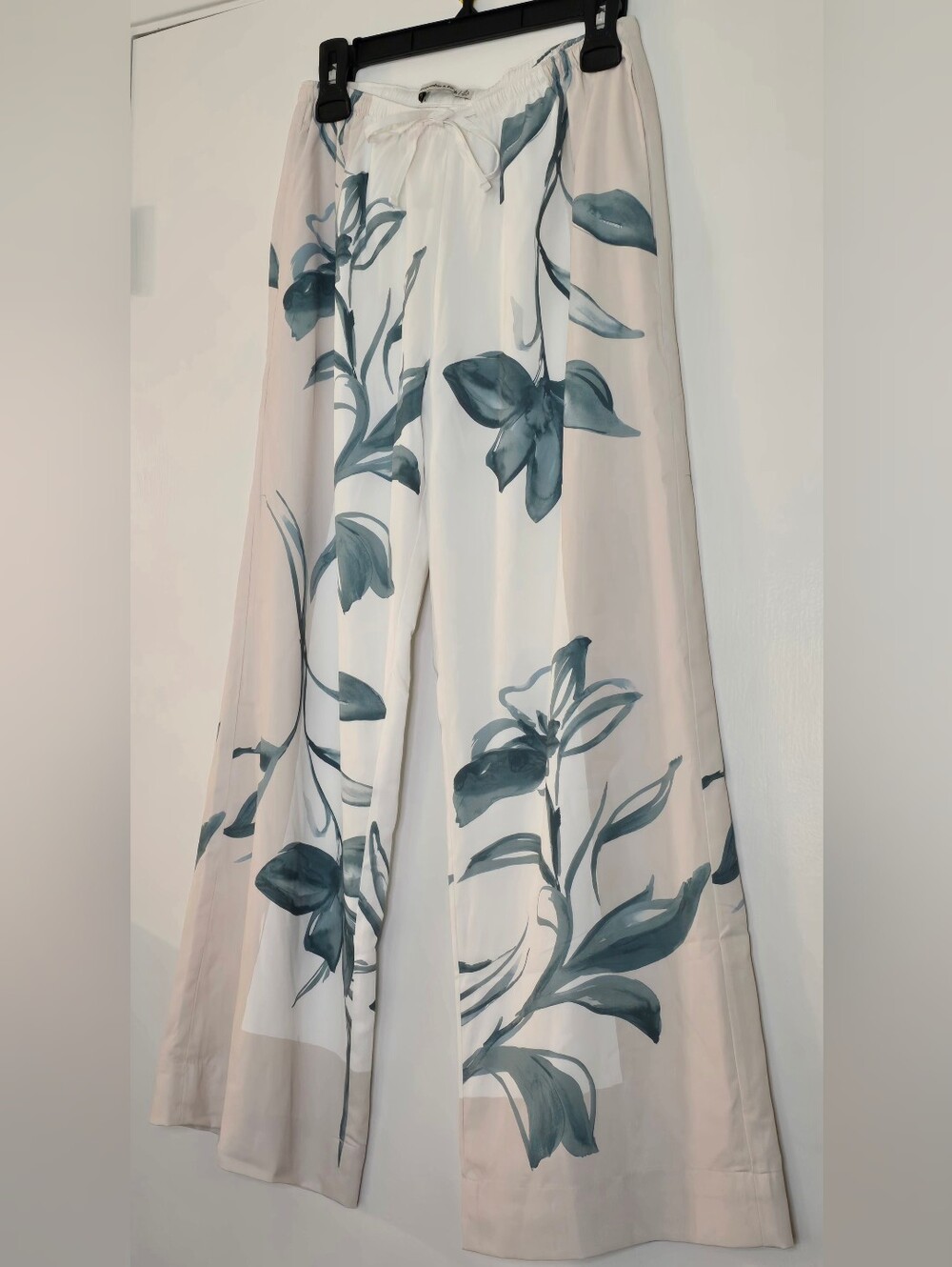 NEW WITHOUT TAGS Abercrombie & Fitch Cream Wide-Leg Pants with Blue-Green Floral